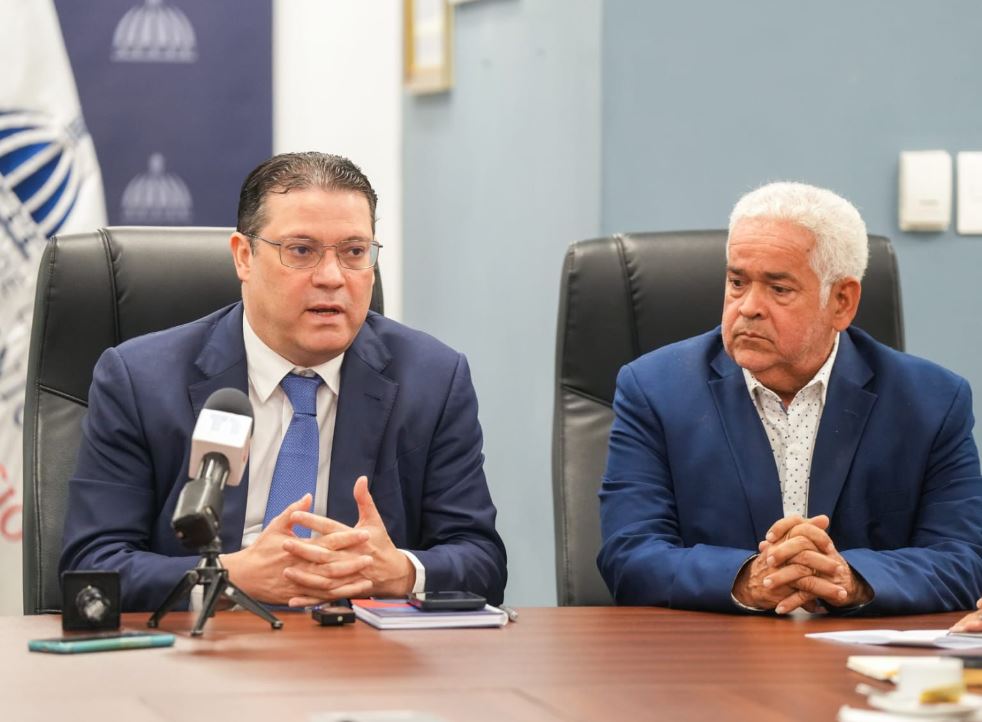 Sanz Lovatón abre diálogo con Adanegas sobre las comisiones en pagos con tarjetas