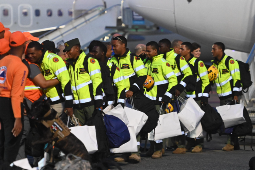 Mirex regresa al país a más de 62 dominicanos desde Venezuela y 19 rescatistas que asistían en la tragedia