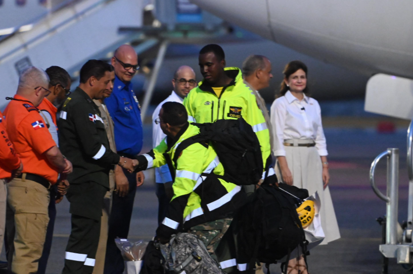 Mirex regresa al país a más de 62 dominicanos desde Venezuela y 19 rescatistas que asistían en la tragedia