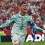 Ramos y Ronaldo marcan y Portugal remonta para vencer a Croacia por 2-1