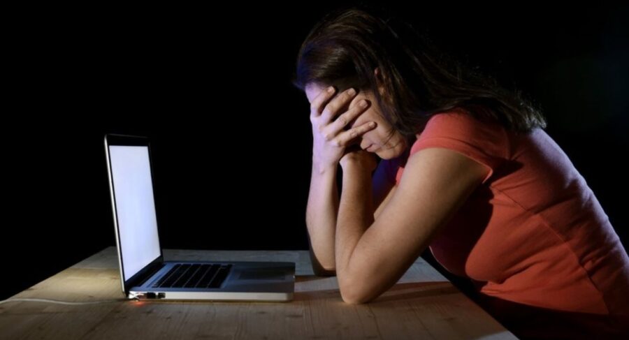Las estructuras criminales de trata de personas utilizan las redes sociales para captar víctimas mediante la simulación de relación sentimental.  Archivo