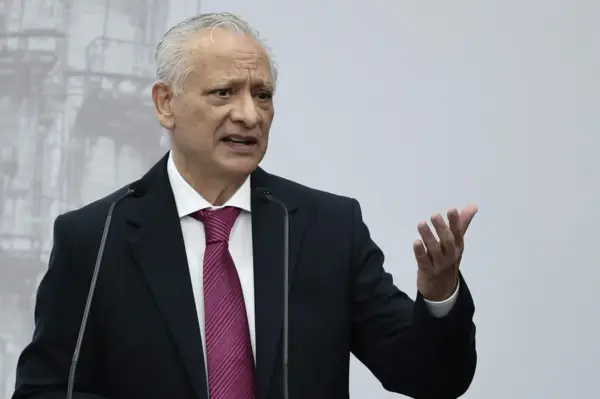 Fotografía de archivo del exdirector general de Petróleos Mexicanos (Pemex), Víctor Rodríguez Padilla.