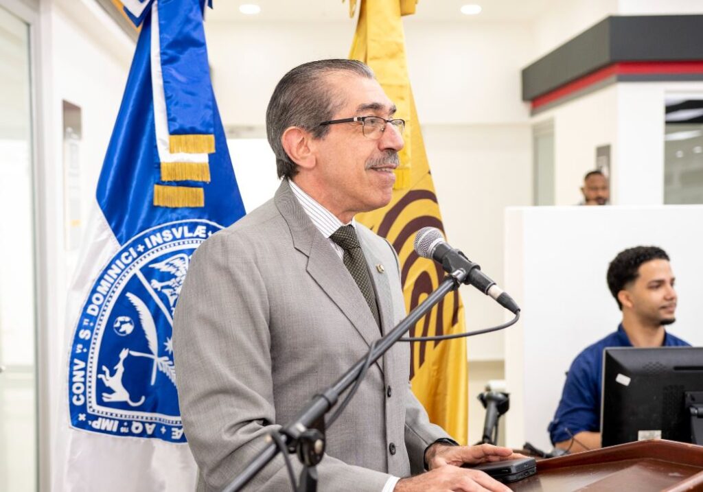 El rector de la Universidad Autónoma de Santo Domingo (UASD) Jorge Asjana David,