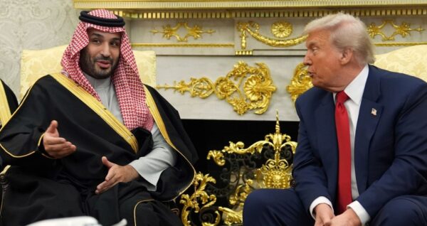 El príncipe heredero saudí, Mohamed bin Salmán, pide a Trump priorizar diálogo para evitar en la región un conflicto  amplio.