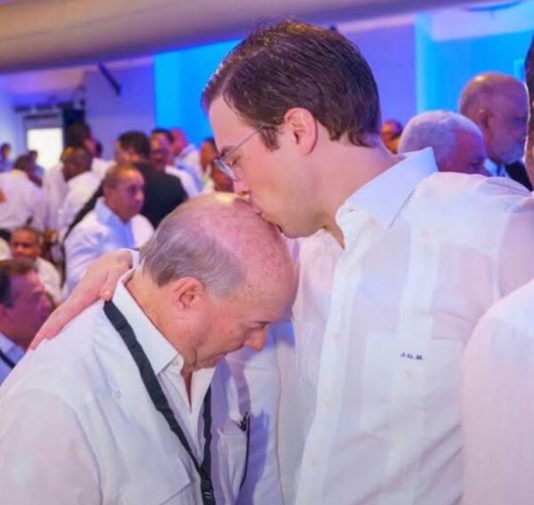 Juan Garrigó junto a  Hipólito en la última reunión del PRM.