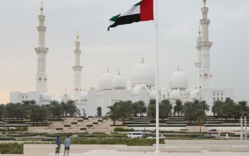Los Emiratos Árabes suspende relaciones con el régimen iraní.