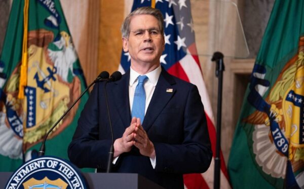 Scott Bessent anuncia bloqueo y plan económico contra Irán.