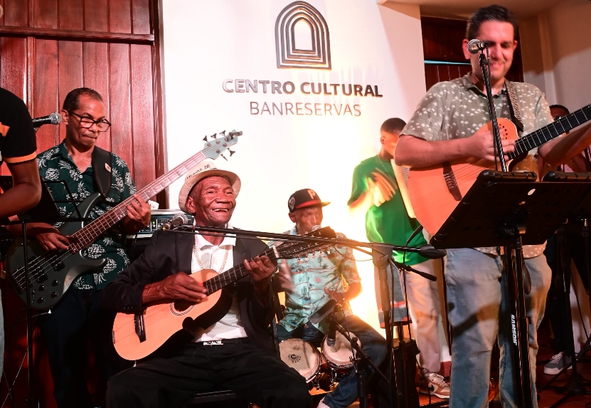 Kundengo y Namnum reciben homenaje por aportes al género son