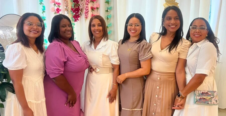 Parte de las damas que participaron en el evento.