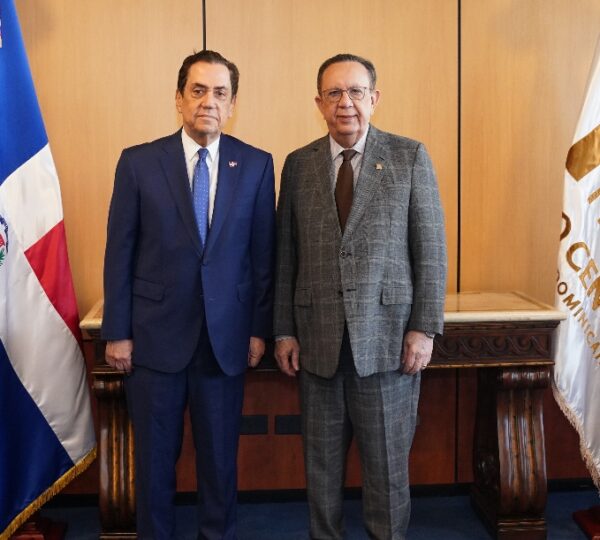 Tony Raful y Héctor Valdez Albizu.