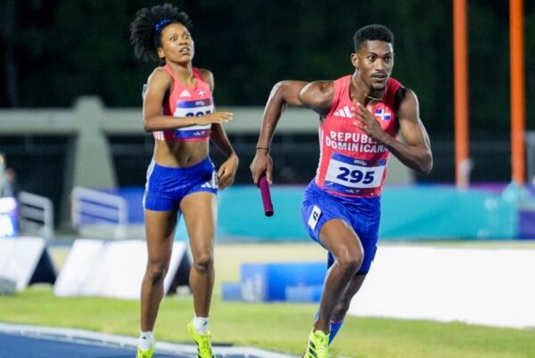 Christopher Melenciano  fue clave en el oro del 4×400