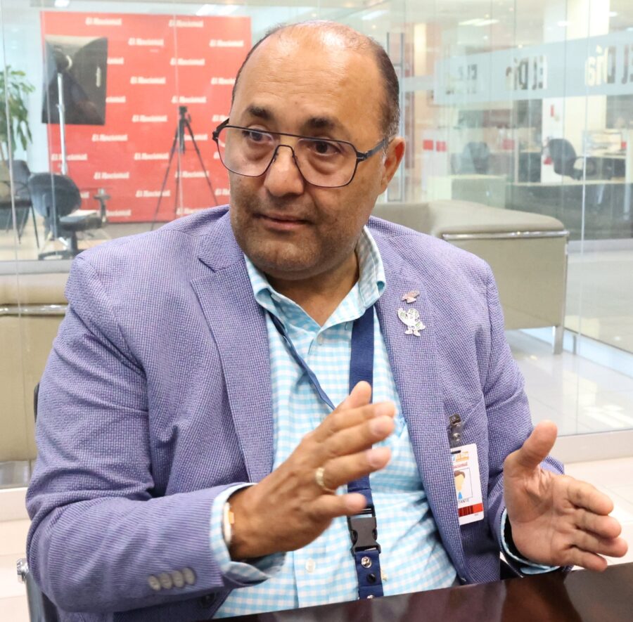 El  dominicano Charles Sánchez explica las innovaciones implementadas.  José Francisco.
