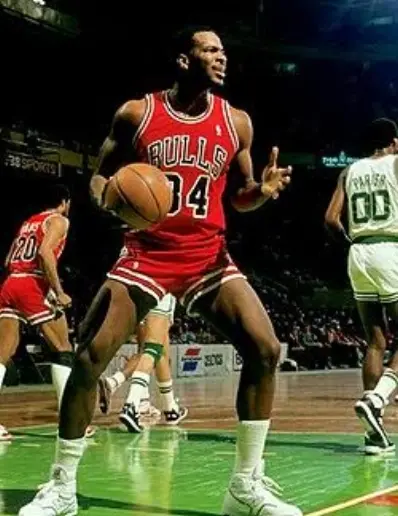 Charles Oakley perdió la batalla contra el MSG.