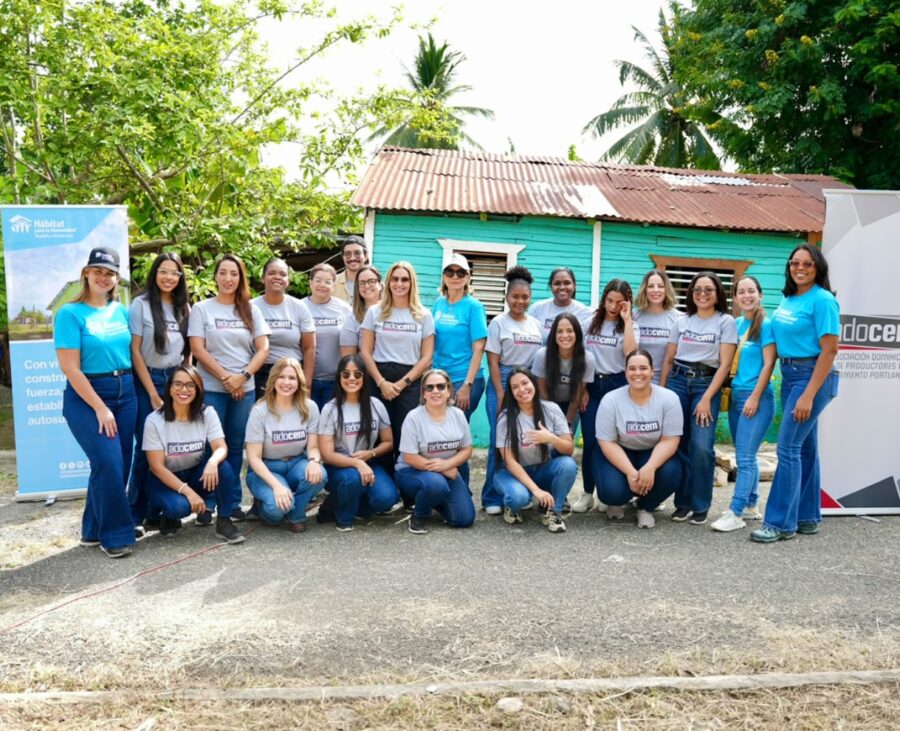 Los  voluntarios que reemplazan la vulnerabilidad en comunidades dominicanas.