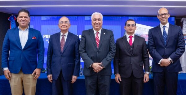 Huscar Jiménez, Opinio Álvarez, Erik Pérez Vega, Harold Vásquez y Osvaldo Lagares Féliz.