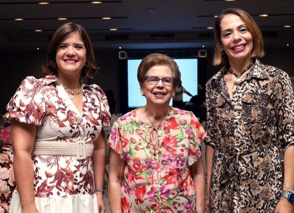 Joada Asilis de Lora, Rosario de Gómez y  Gina Gómez.