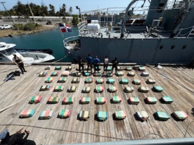El cargamento de droga fue incautado en la costa de Baní.