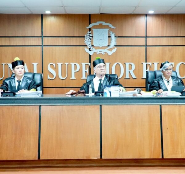 Tribunal Superior Electoral, presidido por Ygnacio Camacho.