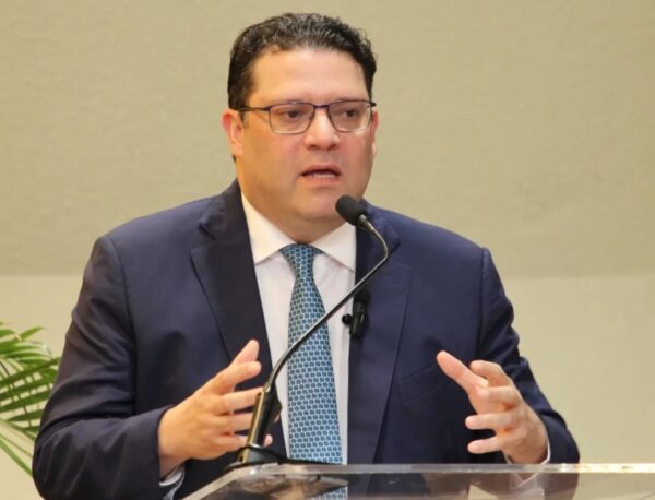 Yayo Sanz Lovatón se unió al proyecto presidencial de Collado.