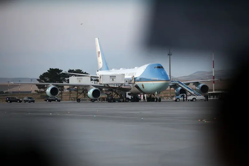Trump se escondió en un contenedor de comida para cambiar de avión en secreto tras cumbre de la OTAN