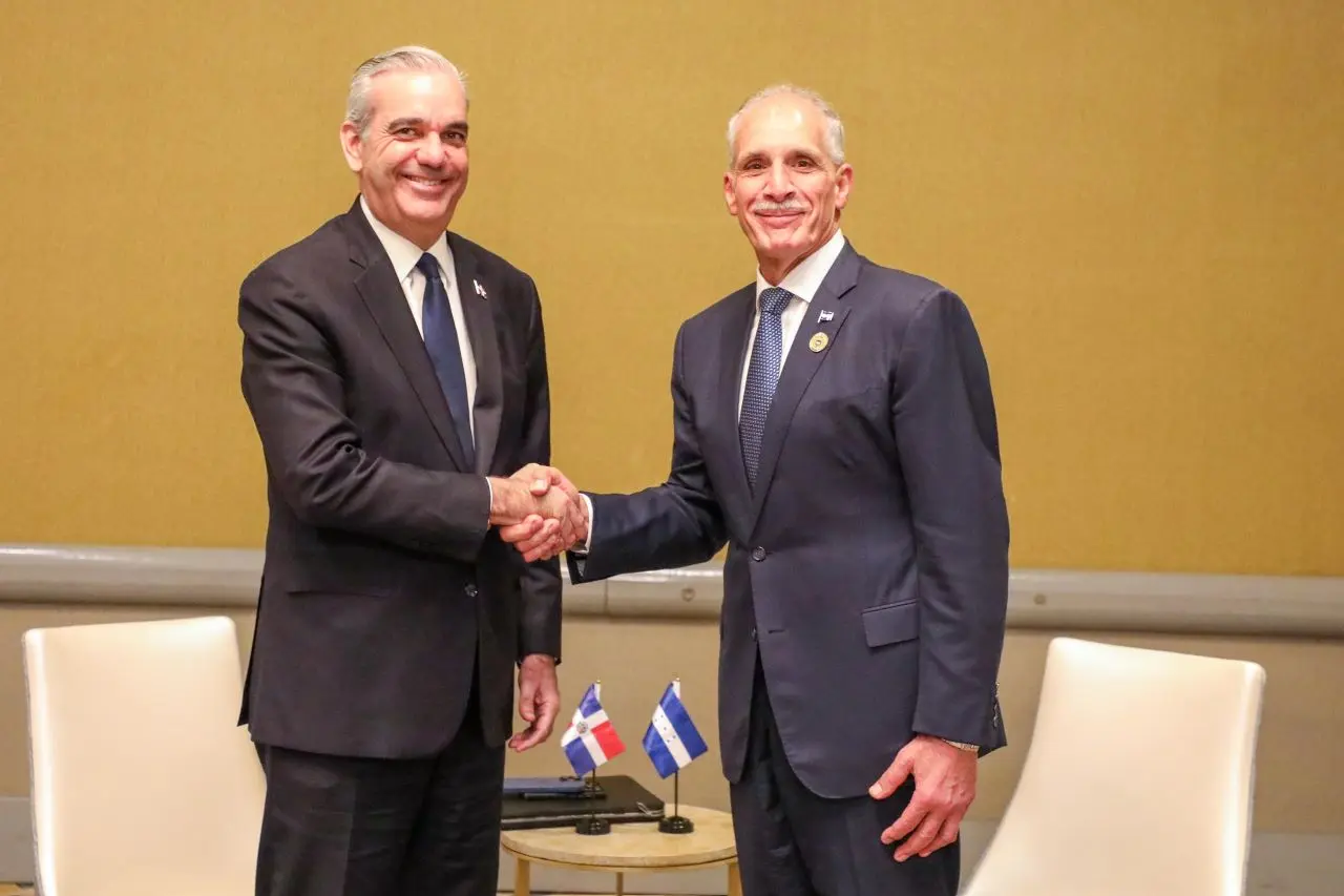 Presidente de Honduras felicita a su homólogo Luis Abinader por éxito en los JCC Santo Domingo 2026