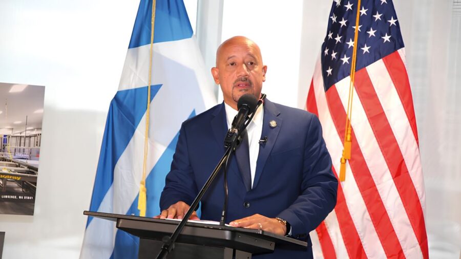 Alcalde de Lawrence, Brian DePena