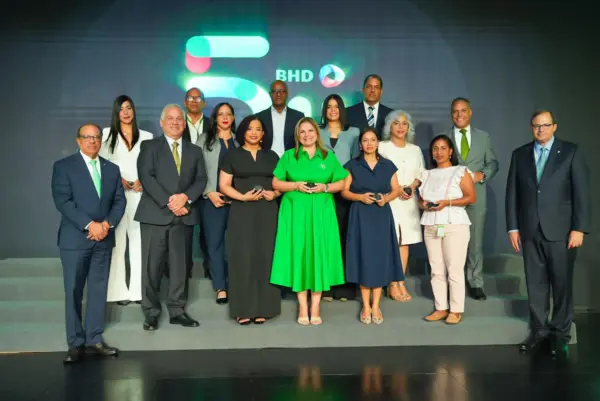 Banco BHD reconoce la trayectoria de 997 empleados en su 54 aniversario