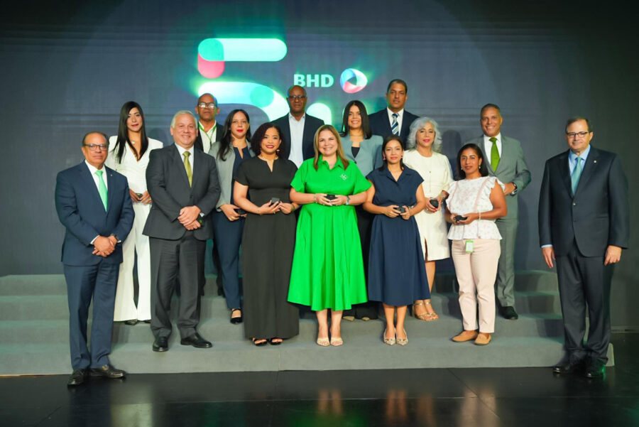 Banco BHD reconoce la trayectoria de 997 empleados en su 54 aniversario