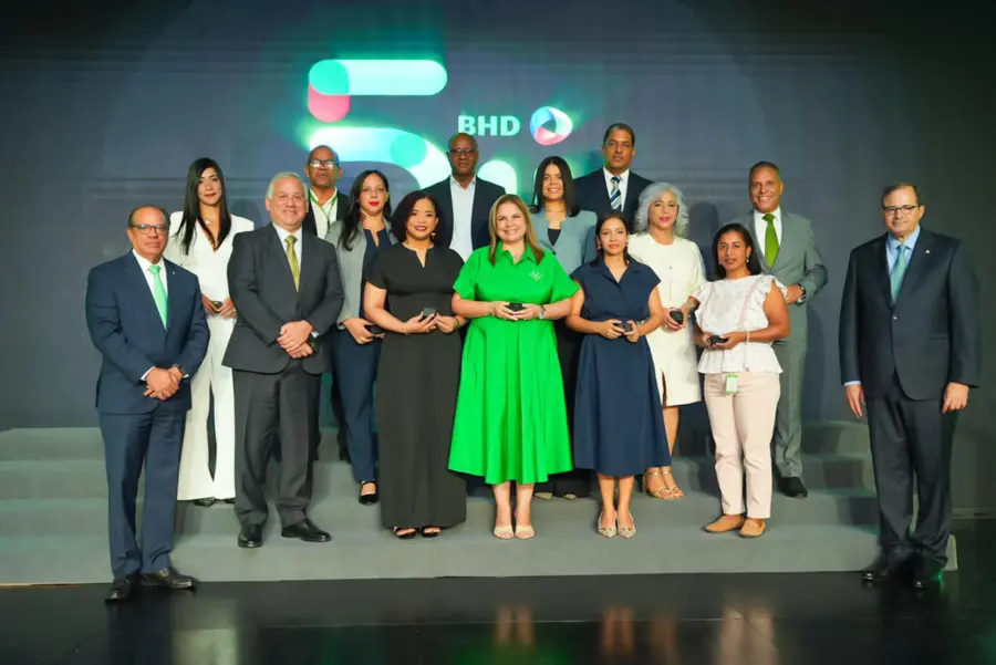 Banco BHD reconoce la trayectoria de 997 empleados en su 54 aniversario