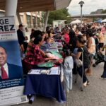 Asambleísta D-78 entrega útiles escolares a familias de bajos recursos en El Bronx