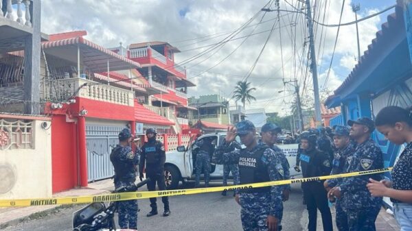 Autoridades-en-Hainamosa-SDE-donde-ocurrio-feminicio-Foto-Jireh-Sanchez-El-Nuevo-Diario-800×450