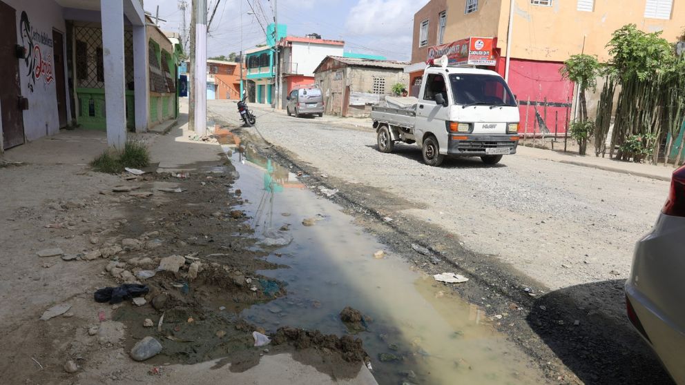 Villa Mella norte: tan cerca de la modernidad, sin atención primaria y arropado por la pobreza