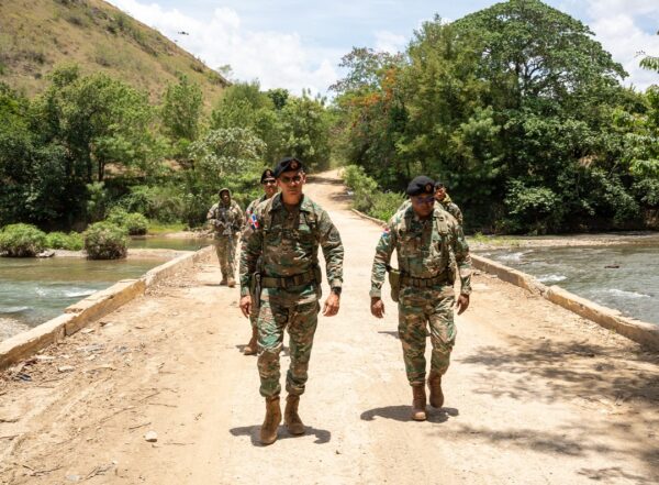 Camino saluda militar (2)