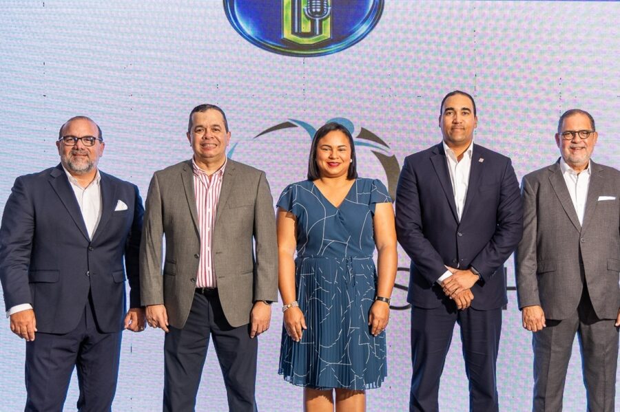 Claudio Hirujo, Rafael Fernández, Laura Guzmán, Esmarlin Mateo y Alejando Jovine.