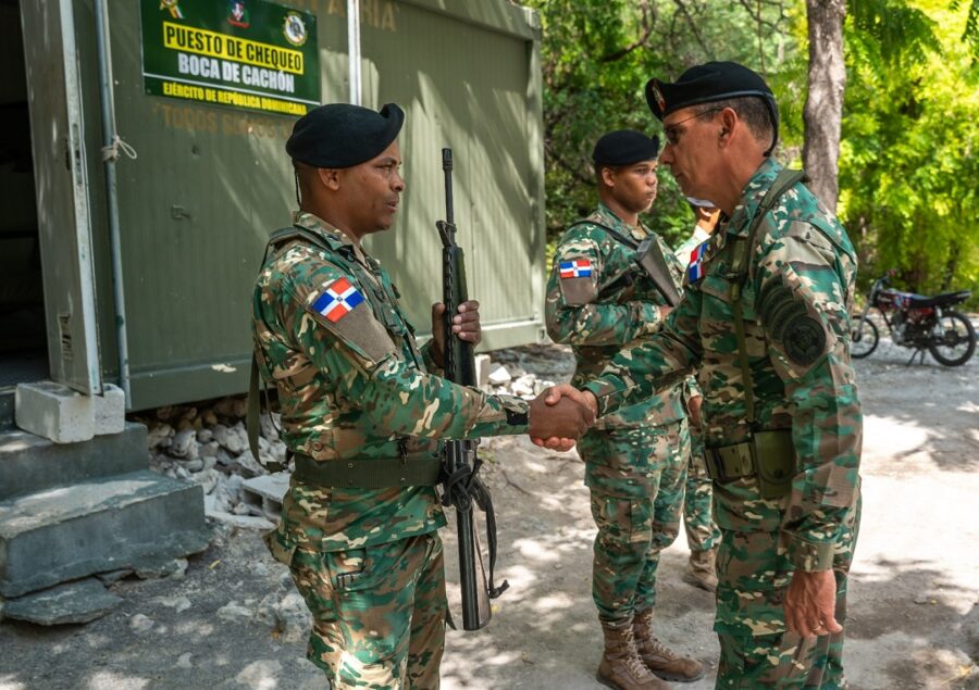 Comandante ERD Supervisa