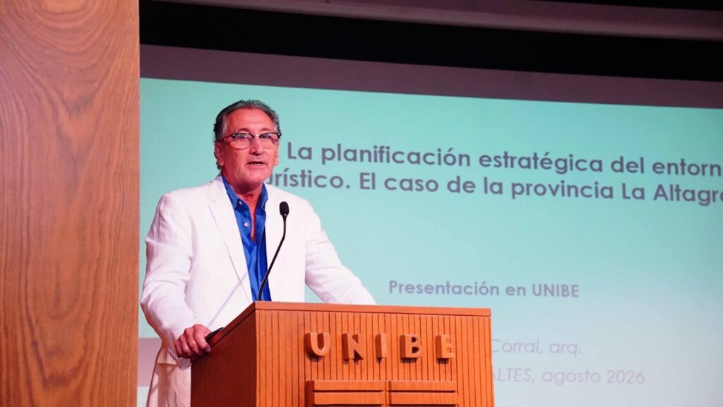 Director ejecutivo de Altes, Julio César Corral, en presentación del Plan Estratégico La Altagracia 2030. Arlenis Castillo. 