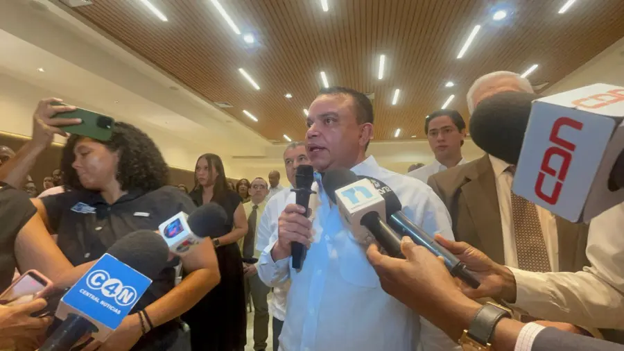 Doctor Julio Landrón, director del SNS, informó a los directores de hospitales que las compras de medicamentos e insumos se hará a través de Promese.