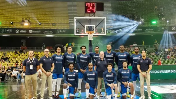 Dominicana vence a Brasil en baloncesto.