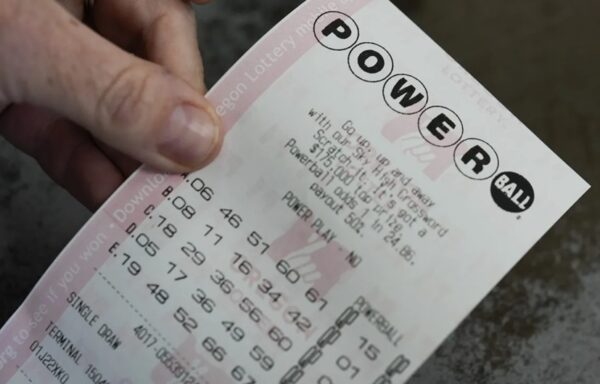 Fiebre de llamadas de Quisqueyanos en NYC tras histórico premio de Powerball en Illinois