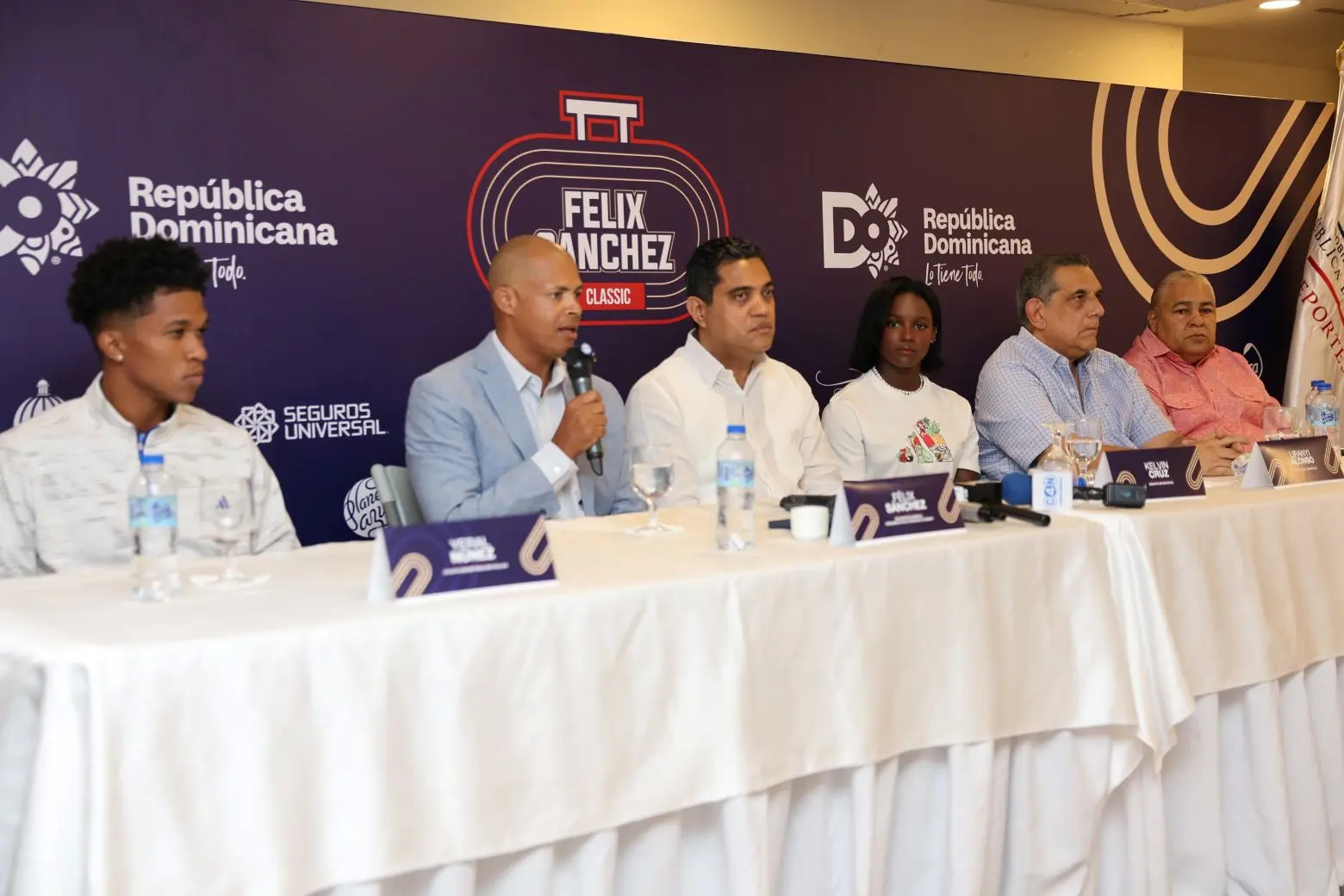 Clásico Félix Sánchez con figuras eminentes