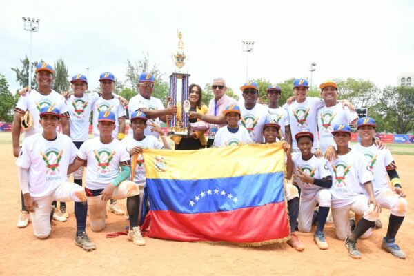 Jugadores venezolanos en la ceremonia de premiación.