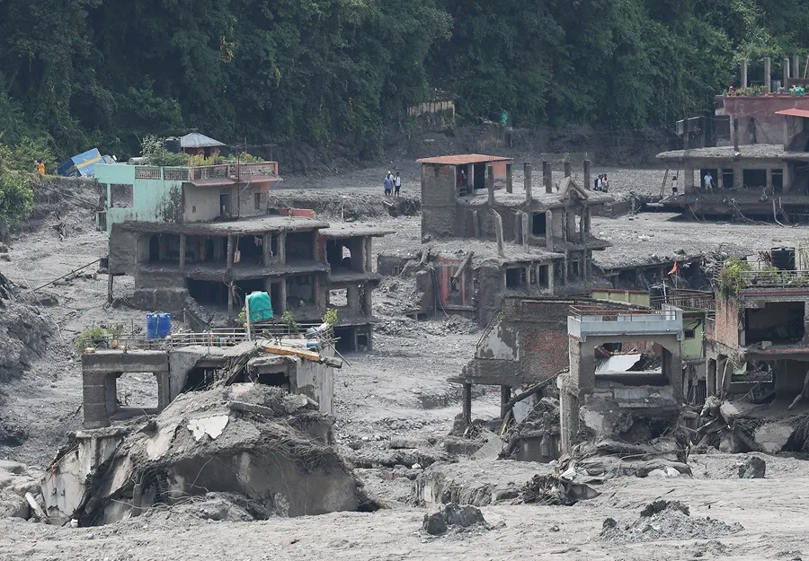 Riada en Nepal: casi 700 muertos y labores de rescate contrarreloj