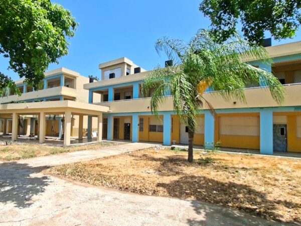 ESCUELAS EN MAO