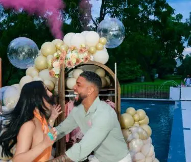 ESPERAN UNA NIÑA-DJ ADONI Y SU ESPOSA