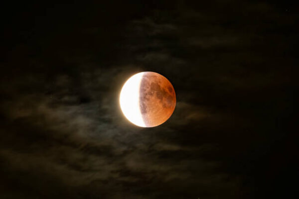 Eclipse lunar