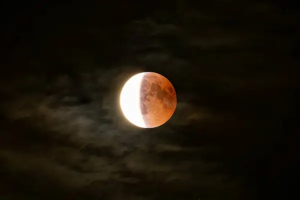 Eclipse lunar