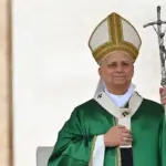 El papa pide superar los miedos provocados por la desinformación durante su viaje a Asís
