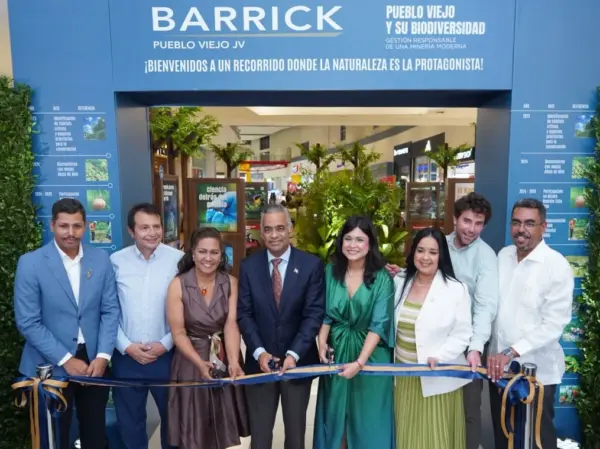Elí Bobadilla, Carlos Sánchez, Cristina Rodríguez, Joel Santos, Gisselle Valera, Caty Díaz, Tim Cribb e Isaac Luciano.