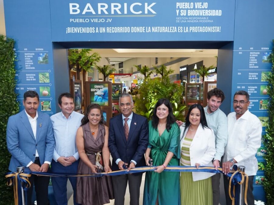 Elí Bobadilla, Carlos Sánchez, Cristina Rodríguez, Joel Santos, Gisselle Valera, Caty Díaz, Tim Cribb e Isaac Luciano.