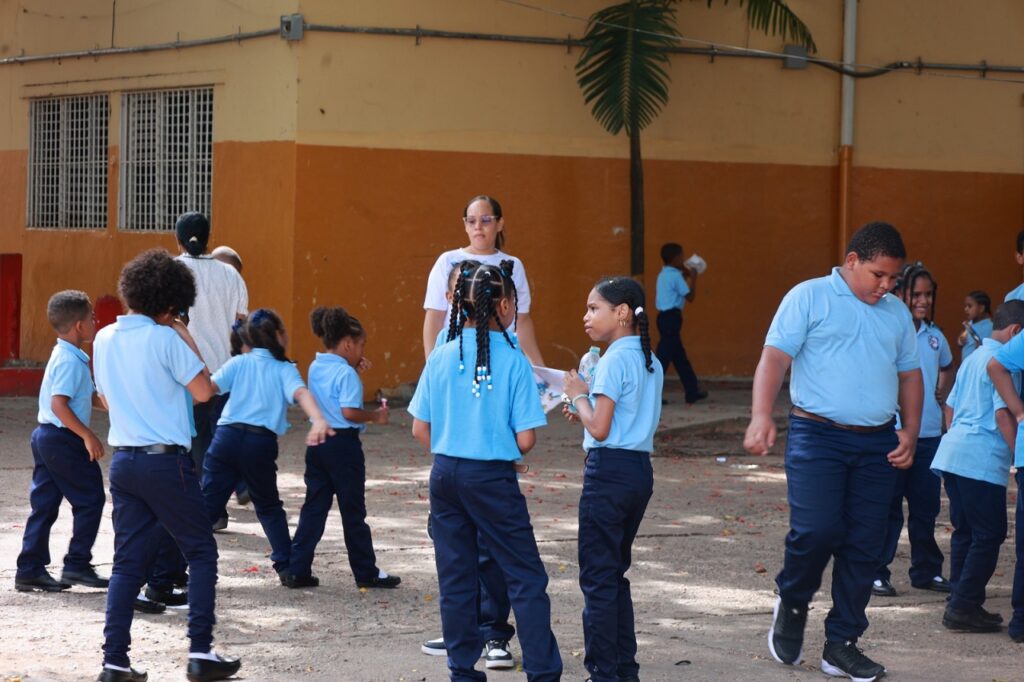 Estudiantes en la Escuela República Dominicana, en Villa Juana. Elieser Tapia.